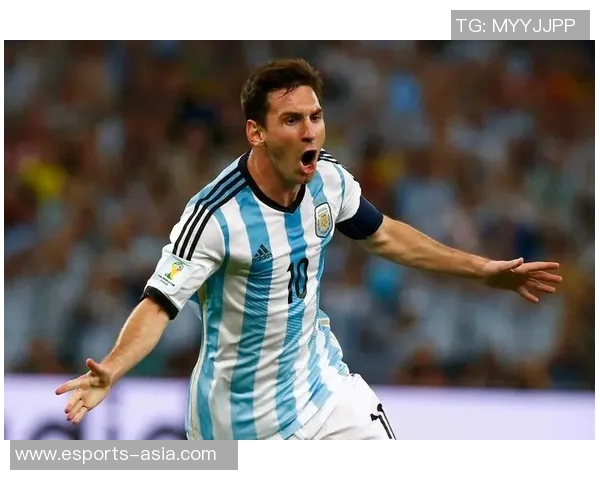 在足球世界中几乎没有争议的球星是谁其光辉如何照耀球迷心中 在足球世界中几乎没有争议的球星是谁其光辉如何照耀球迷心中